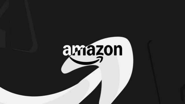 Uma pessoa usando um dispositivo Amazon mostrando Alexa+