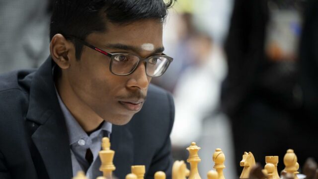 Super Chess Classic Romênia: Praggnanandhaa empata com Firouzja na abertura Super Chess Classic Romênia: Praggnanandhaa empata com Firouzja na abertura