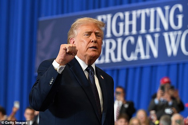 Surgem novos detalhes do plano de paz do Irão... mas O presidente Donald Trump foi ao Truth Social na manhã de domingo. Ele disse que não iria apressar um acordo