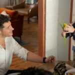 Surpresa final de '9-1-1': Oliver Stark e EP analisam a escolha de Buck e o destino de Athena antes da 10ª temporada