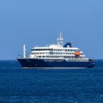 Surto em navio de cruzeiro deixa 3 mortos enquanto autoridades atrasam evacuações médicas e investigam ameaça de hantavírus