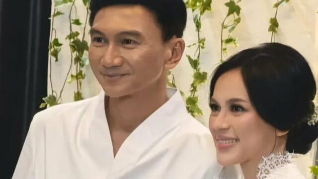 TERPOPULER: Istri Baru Anji Ternyata Mualaf, Wanita Papua Kecewa Wajahnya TERPOPULER: Istri Baru Anji Ternyata Mualaf, Wanita Papua Kecewa Wajahnya Muncul di Film Pesta Babi Tanpa Izin