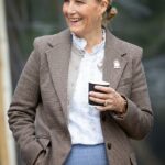 Tal mãe, tal filha! Sophie e Lady Louise formam uma dupla estilosa ao se juntarem ao Príncipe Edward no segundo dia do show Royal Windsor Horse