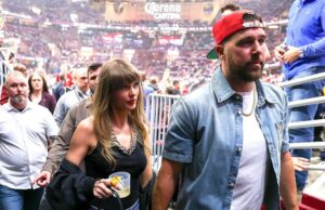 Taylor Swift e Travis Kelce torcem pela quadra dos Cavaliers em jogo da NBA GettyImages-2277904884 Travis Kelce torce na quadra dos Cavaliers