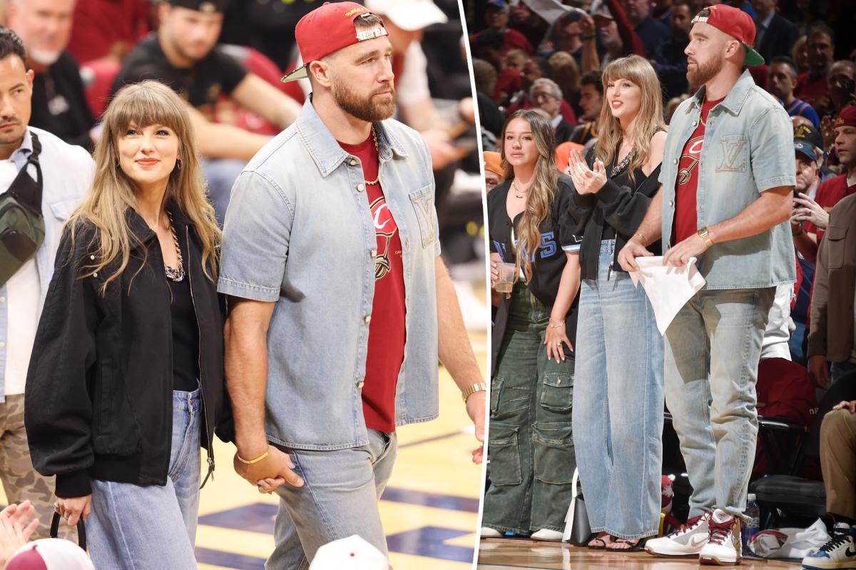 Taylor Swift e Travis Kelce vestem jeans dele e dela para o encontro na quadra no jogo Cavaliers vs.