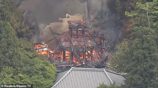 Templo que abrigou a ‘chama eterna’ do Japão por 1.200 Templo que abrigou a ‘chama eterna’ do Japão por 1.200 anos é destruído por um incêndio