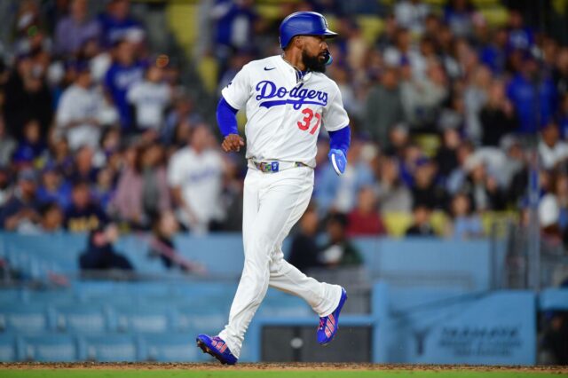 Teoscar Hernández, dos Dodgers, sofre uma distensão no tendão da O defensor esquerdo do Los Angeles Dodgers, Teoscar Hernandez (37), marca uma corrida contra o Colorado Rockies.