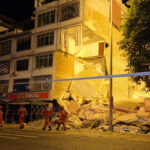 Terremoto atinge sudoeste da China; milhares evacuam, edifícios desabam