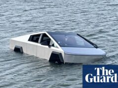 Tesla Cybertruck retirado do lago do Texas após tentar o ‘modo wade’ Tesla Cybertruck retirado do lago do Texas após tentar o ‘modo wade’