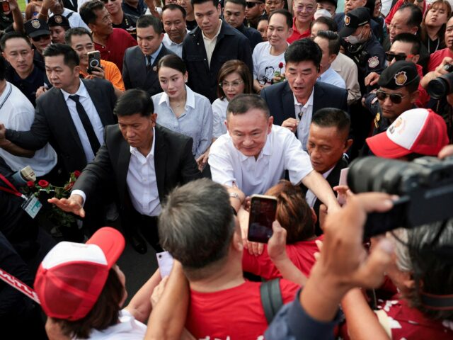 Thaksin Shinawatra da Tailândia é libertado da prisão
