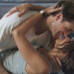 LOS ANGELES, CALIFÓRNIA - 17 DE MARÇO: (LR) Zendaya e Robert Pattinson comparecem à estreia de A24 em Los Angeles