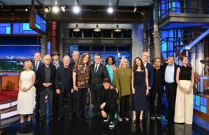 ‘The Late Show’: Stephen Colbert traz Robert De Niro, Martha Stewart e muitos outros para interrogá-lo no penúltimo episódio 'The Late Show': Stephen Colbert traz Robert De Niro, Martha Stewart e muitos outros para interrogá-lo no penúltimo episódio