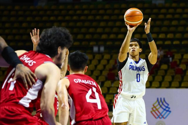 Thirdy Ravena avalia opções antes de dar o próximo passo Thirdy Ravena de Gilas Pilipinas durante um jogo contra a Indonésia nas semifinais de basquete masculino dos SEA Games 2025