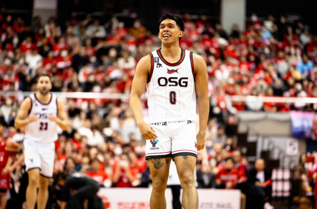 San-En NeoPhoenix Filipino importa Thirdy Ravena.