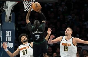 Timberwolves eliminam Nuggets enquanto Knicks destroem Hawks nos playoffs da NBA 30 de abril de 2026; Atlanta, Geórgia, EUA; O atacante do New York Knicks, Og Anunoby (8), dribla contra o Atlanta Hawks no segundo quarto, durante o sexto jogo da primeira rodada dos Playoffs da NBA de 2026, na State Farm Arena. Crédito obrigatório: Brett Davis-Imagn Images