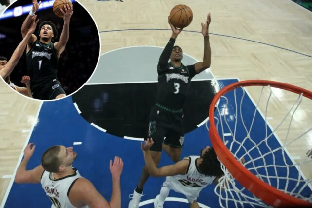 Jaden McDaniels, que marcou 32 pontos, atira um flutuador durante a vitória dos Timberwolves por 110-98 no Jogo 6 da série sobre o Nuggets em 30 de abril de 2026 em Minneapolis.