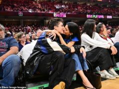 Timothee Chalamet e Kylie Jenner fazem as malas na quadra do PDA enquanto selam a vitória dos Knicks com um beijo apaixonado Timothee Chalamet e Kylie Jenner selaram a vitória do New York Knicks com um beijo