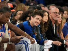 Timothée Chalamet não compareceu ao Met Gala. Onde ele estava? Timothee Chalamet no jogo do New York Knicks em 5 de maio no Madison Square Garden