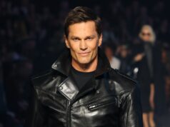 Tom Brady faz estreia como modelo de passarela US former football player Tom Brady walks the runway during the Gucci Cruise 2027 collection fashion show at Times Square in New York on May 16, 2026. (Photo by ANGELA WEISS / AFP via Getty Images)
