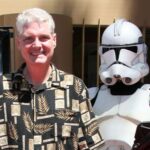 Tom Kane, dublador de 'Star Wars' e 'As Meninas Superpoderosas', morre aos 64 anos