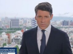 Tony Dokoupil interrompe repentinamente o noticiário noturno da CBS enquanto o cinegrafista sofre emergência médica Tony Dokoupil interrompe repentinamente o noticiário noturno da CBS enquanto o cinegrafista sofre emergência médica