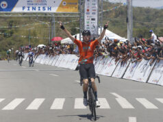 Tour de Luzon: Daniel Guld vence a caótica Etapa 9 O piloto dinamarquês Daniel Guld da CCN Factory Racing cruza a linha de chegada da Etapa 8 do MPTC Tour de Luzon.