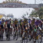 Grupo de ciclistas em ação durante o Tour de Luzon 2026.