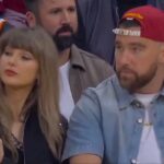 Taylor Swift e Travis Kelce são retratados no jogo 3 em 23 de maio.