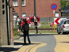 Trem atinge minivan escolar na Bélgica, matando quatro pessoas, incluindo animais de estimação Trem atinge minivan escolar na Bélgica, matando quatro pessoas, incluindo animais de estimação