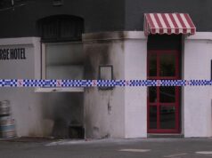 Três homens presos após últimos atentados com bombas incendiárias em bares de Melbourne A polícia agora investiga o motivo dos ataques.