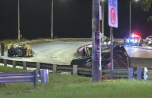 Três mortos após colisão frontal no sul de Sydney Dois motoristas e um passageiro morreram no local.