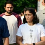 Tribunal Superior consulta WFI sobre decisão de declarar Vinesh Phogat inelegível