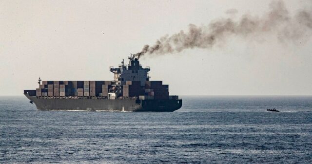 Tripulação de navio iraniano apreendido pelas forças dos EUA evacuada para o Paquistão, diz governo
