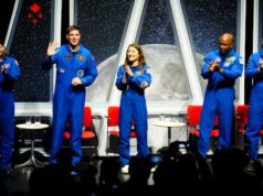 Tripulação do Artemis II recebe boas-vindas de herói na Agência Espacial Canadense em Quebec Ícone de conversão de texto em fala