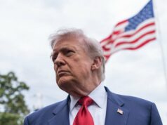 Trump aguarda resposta ao plano de paz enquanto o Irã acusa os EUA de “aventura militar imprudente” O presidente dos EUA, Donald Trump, fala à mídia no gramado sul da Casa Branca na sexta-feira (horário dos EUA).
