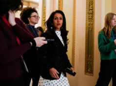 Trump ameaça retirar o endosso da deputada dos EUA Lauren Boebert após suas campanhas para Massie Trump ameaça retirar o endosso da deputada dos EUA Lauren Boebert após suas campanhas para Massie
