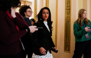 Trump ameaça retirar o endosso da deputada dos EUA Lauren Boebert após suas campanhas para Massie Trump ameaça retirar o endosso da deputada dos EUA Lauren Boebert após suas campanhas para Massie