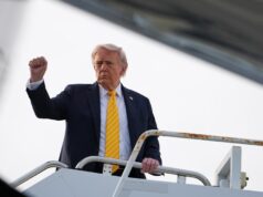 Trump analisa proposta de paz iraniana e alerta que ataques podem ser retomados Trump analisa proposta de paz iraniana e alerta que ataques podem ser retomados