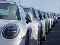 Trump anuncia tarifas de 25% sobre carros e caminhões da União Europeia Trump anuncia tarifas de 25% sobre carros e caminhões da União Europeia
