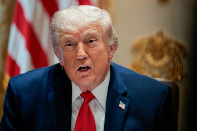 Trump arquiva novamente processo de difamação de US$ 10 bilhões Trump arquiva novamente processo de difamação de US$ 10 bilhões contra o WSJ por causa de relatório sobre ligações com Epstein