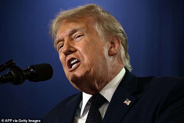 Donald Trump insistiu que o acordo com o Irã atualmente em negociação é “EXATAMENTE O OPOSTO” do acordo nuclear da era Obama, do qual ele se retirou em 2018, e disse que os críticos estavam atacando algo que ainda não estava totalmente finalizado.