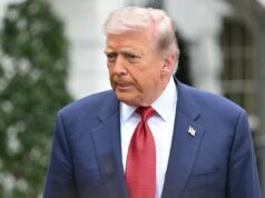 Trump aumenta a pressão sobre agências federais por causa das regras de ‘Compre Americano’ Trump aumenta a pressão sobre agências federais por causa das regras de 'Compre Americano'