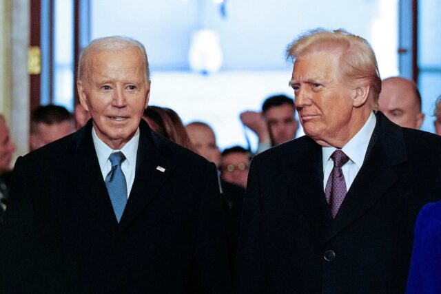 Trump chama Joe Biden de 'político desonesto' depois que ele Joe Biden (L) and Donald Trump arrive for the inauguration ceremony where Donald Trump would be sworn in as the 47th US President in the US Capitol Rotunda in Washington, DC, on January 20, 2025.