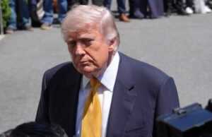 Trump chama repórter de ‘burro’ depois de dizer que ele tem o ‘dobro’ do tamanho de um salão de baile Trump chama repórter de 'burro' depois de dizer que ele tem o 'dobro' do tamanho de um salão de baile