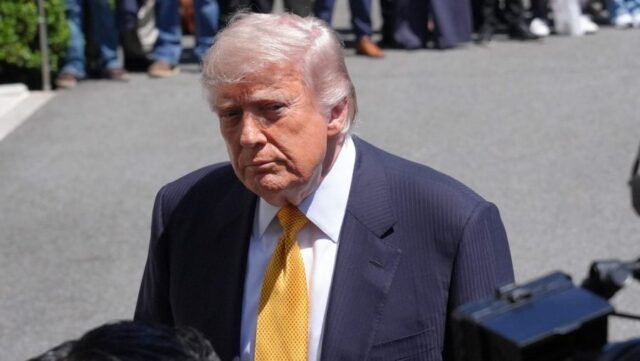 Trump chama repórter de 'burro' depois de dizer que ele Trump chama repórter de 'burro' depois de dizer que ele tem o 'dobro' do tamanho de um salão de baile