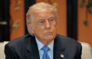Trump coloca Stephen Colbert em uma lixeira em vídeo de IA após ‘Late Show’ ser eliminado Stephen Colbert responde a Trump comemorando o cancelamento de 'The Late Show'