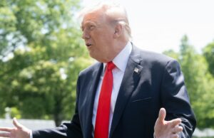 Trump considera opção de ‘explodir’ o Irã Trump considera opção de 'explodir' o Irã