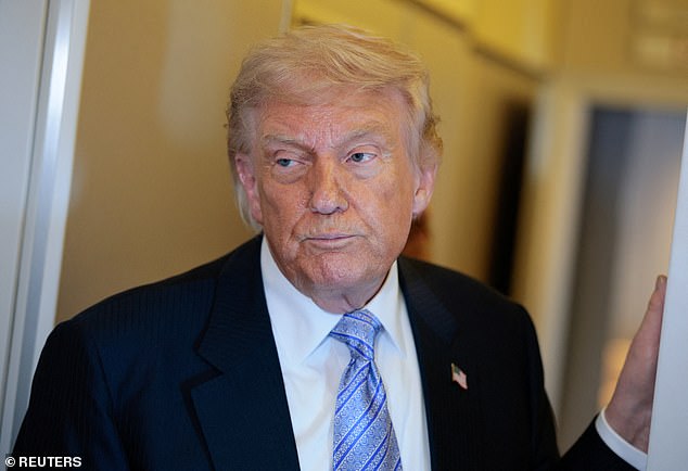 Trump desiste do ataque "em grande escala" ao Irã agendado Trump desiste do ataque "em grande escala" ao Irã agendado para AMANHÃ após apelo de aliados do Golfo