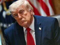 Trump diz que ‘não me importo com as eleições’ sobre a guerra no Irã – o que mostram as pesquisas President Donald Trump attends a Cabinet meeting in Washington, D.C., on Wednesday.