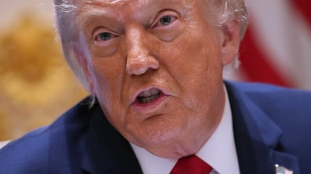 O presidente dos EUA, Donald Trump, disse que o Irã estava negociando sobre a fumaça.